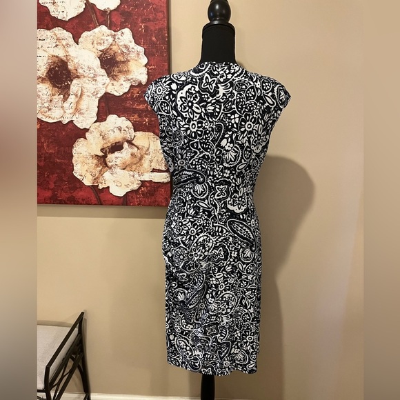 CHAPS by RALPH LAUREN Surplice Wrap-style Side-ruched dress, Navy/White Size M - Picture 3 of 5